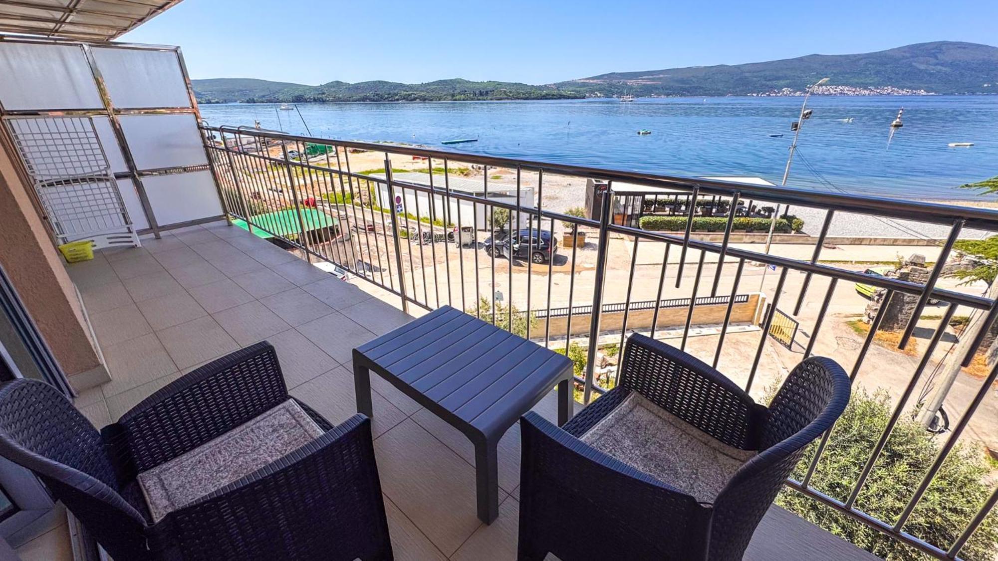 Qumi Apartments Tivat Bagian luar foto
