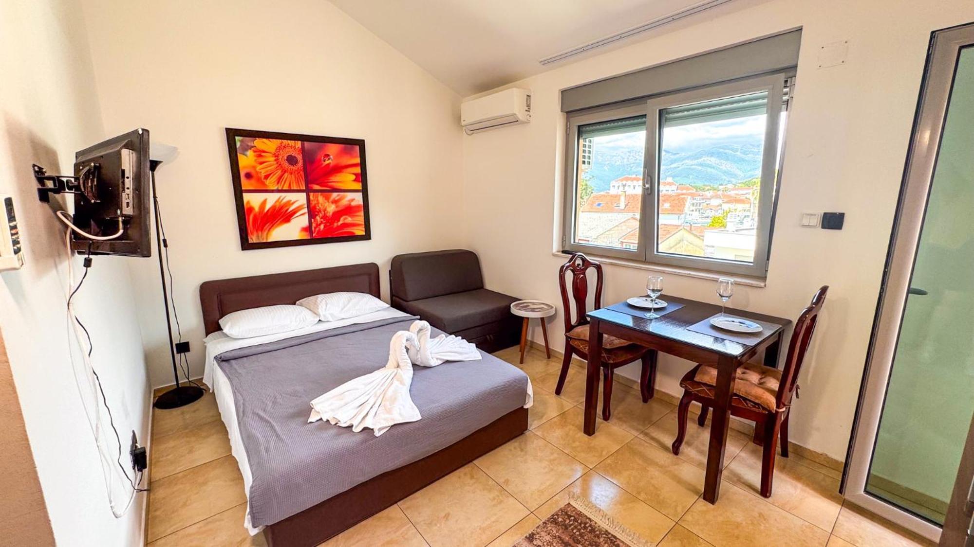 Qumi Apartments Tivat Bagian luar foto