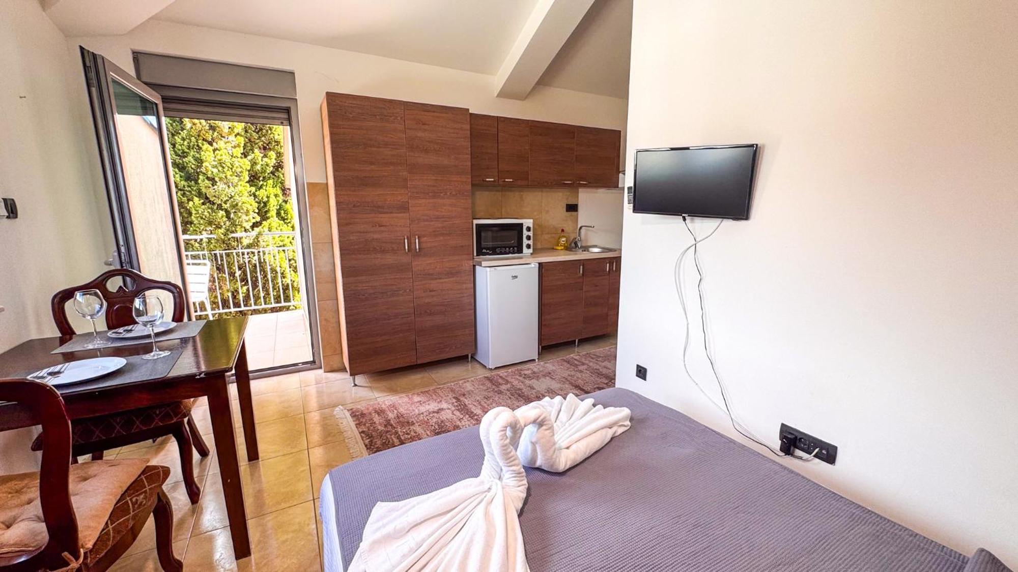 Qumi Apartments Tivat Bagian luar foto