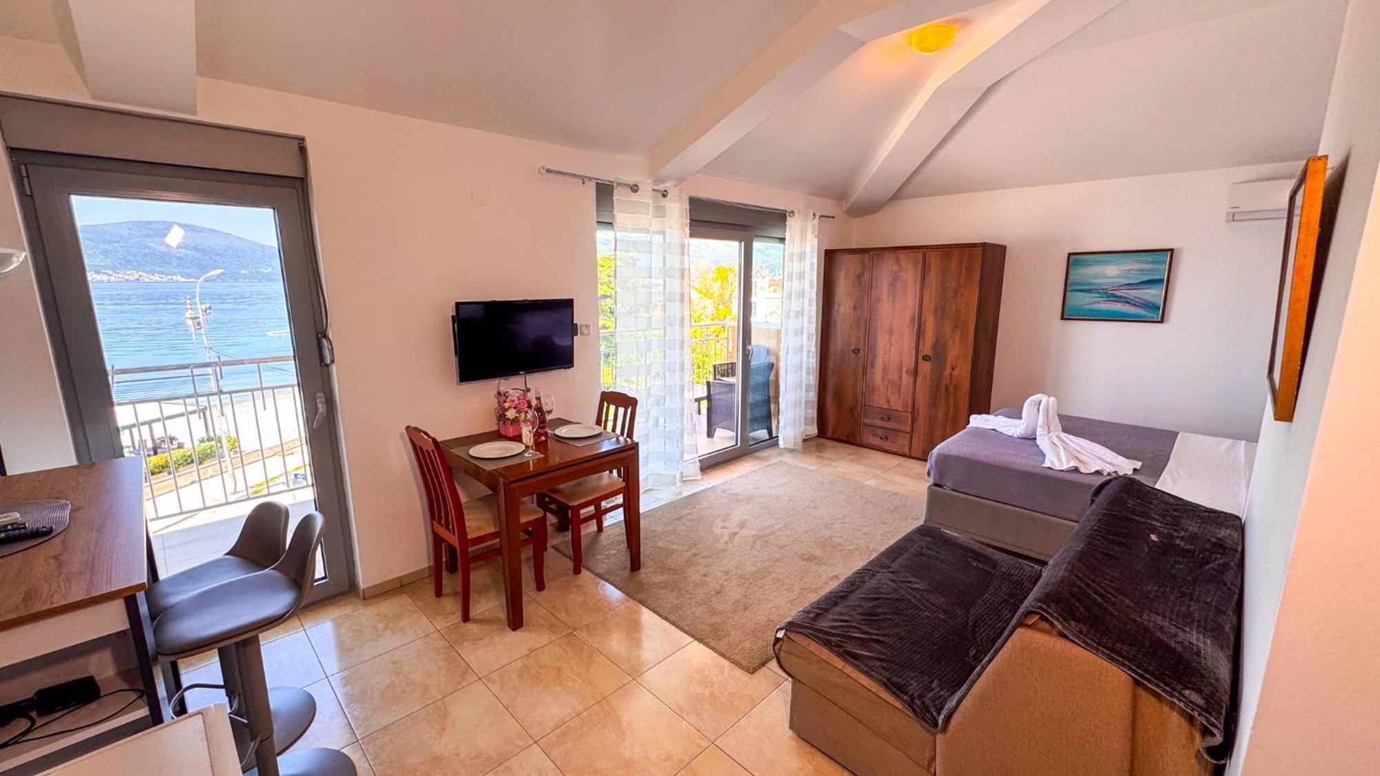 Qumi Apartments Tivat Bagian luar foto
