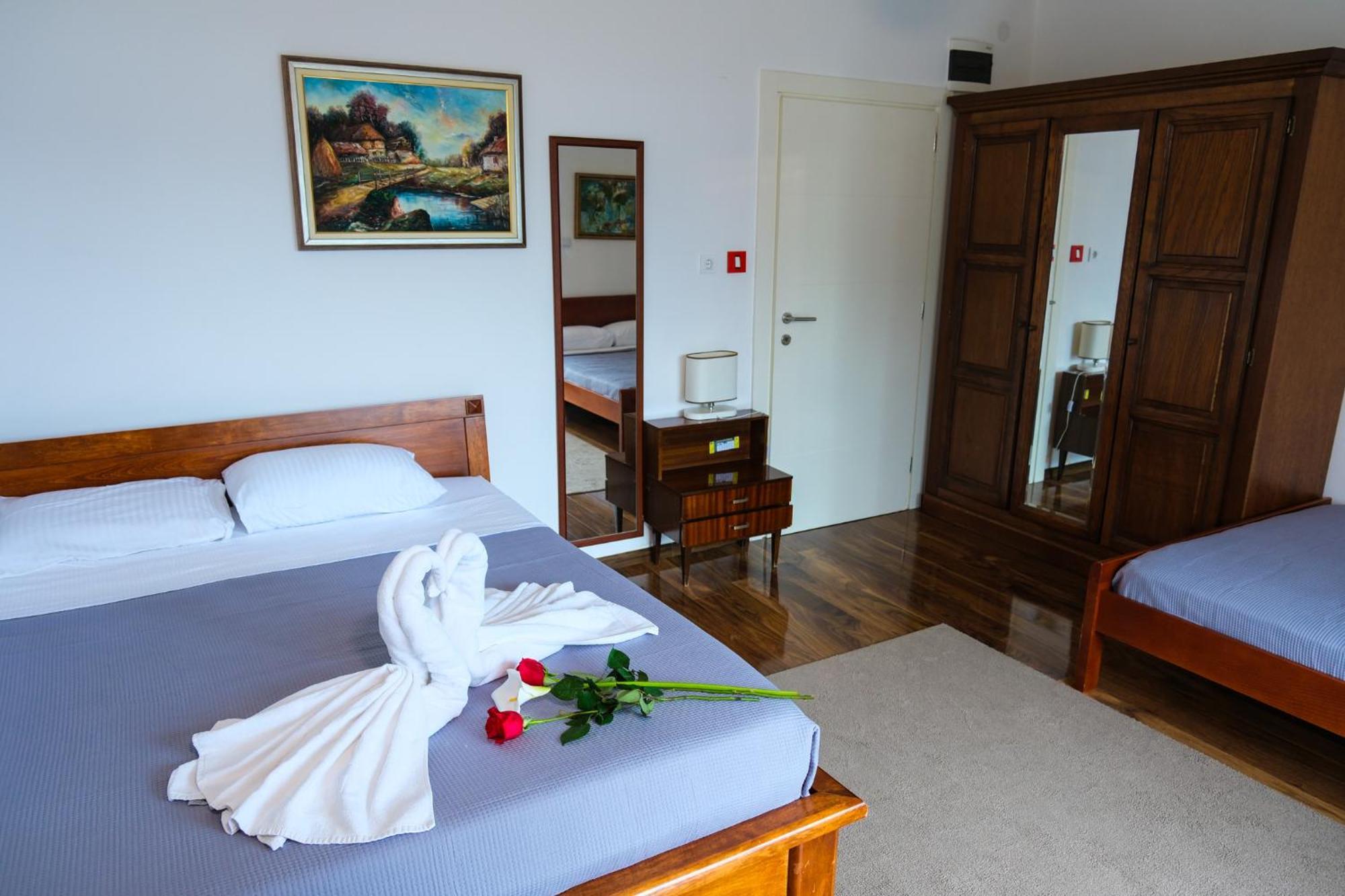 Qumi Apartments Tivat Bagian luar foto