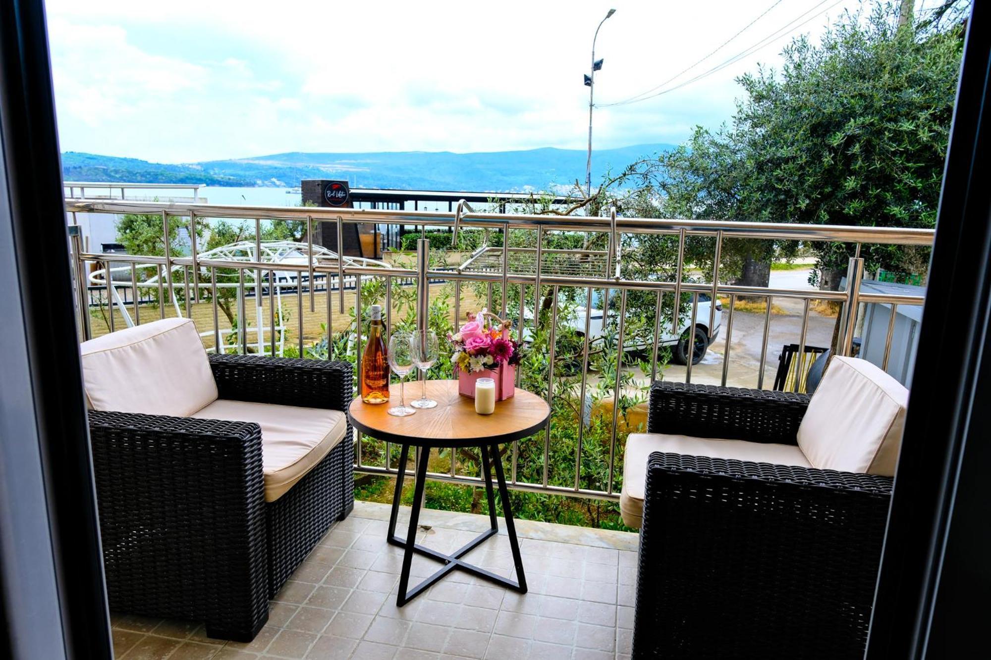 Qumi Apartments Tivat Bagian luar foto
