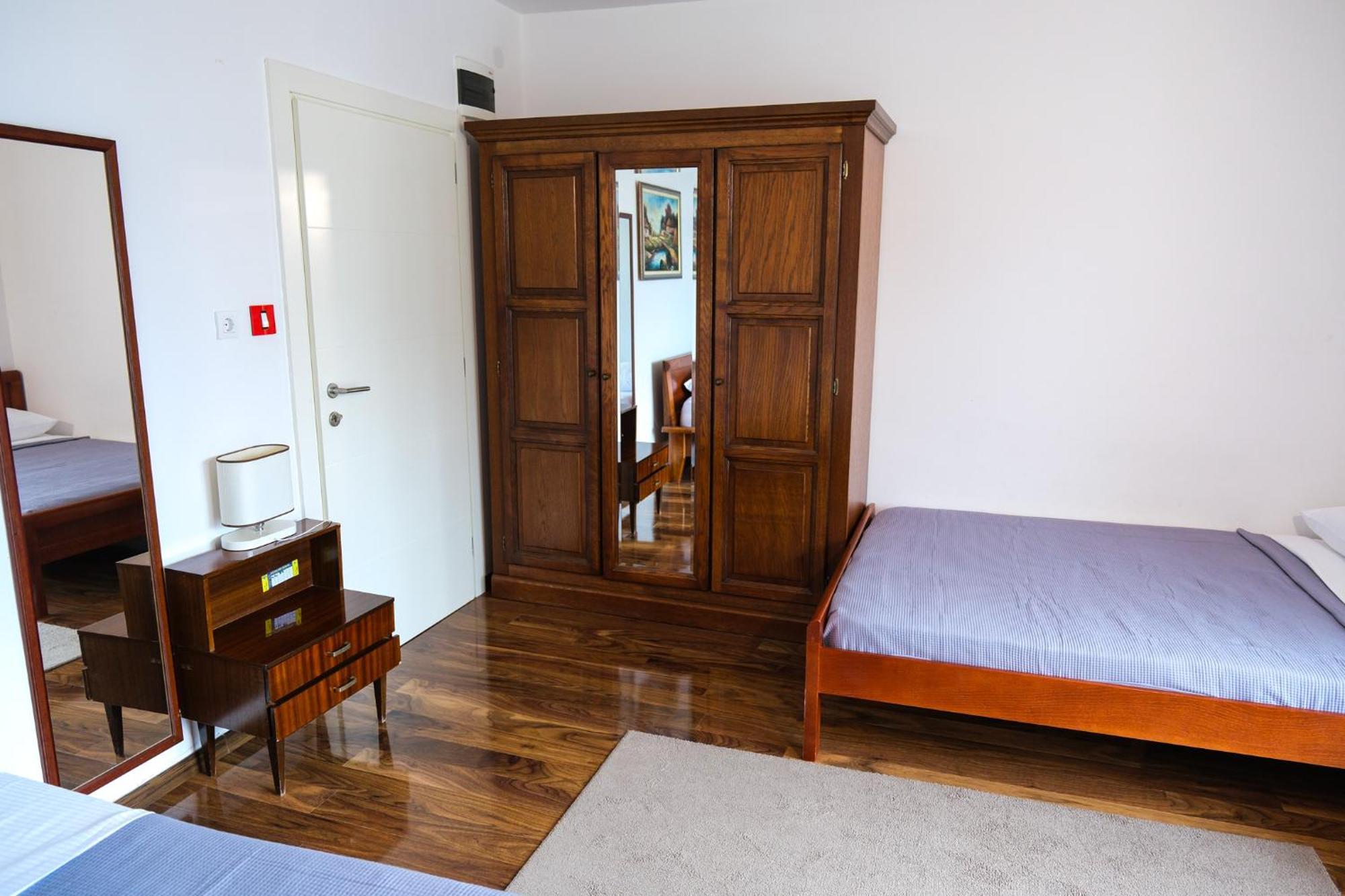 Qumi Apartments Tivat Bagian luar foto