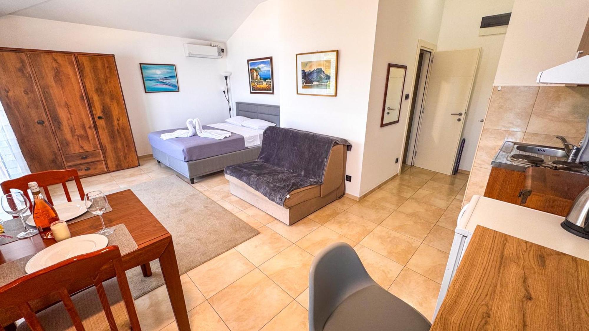 Qumi Apartments Tivat Bagian luar foto