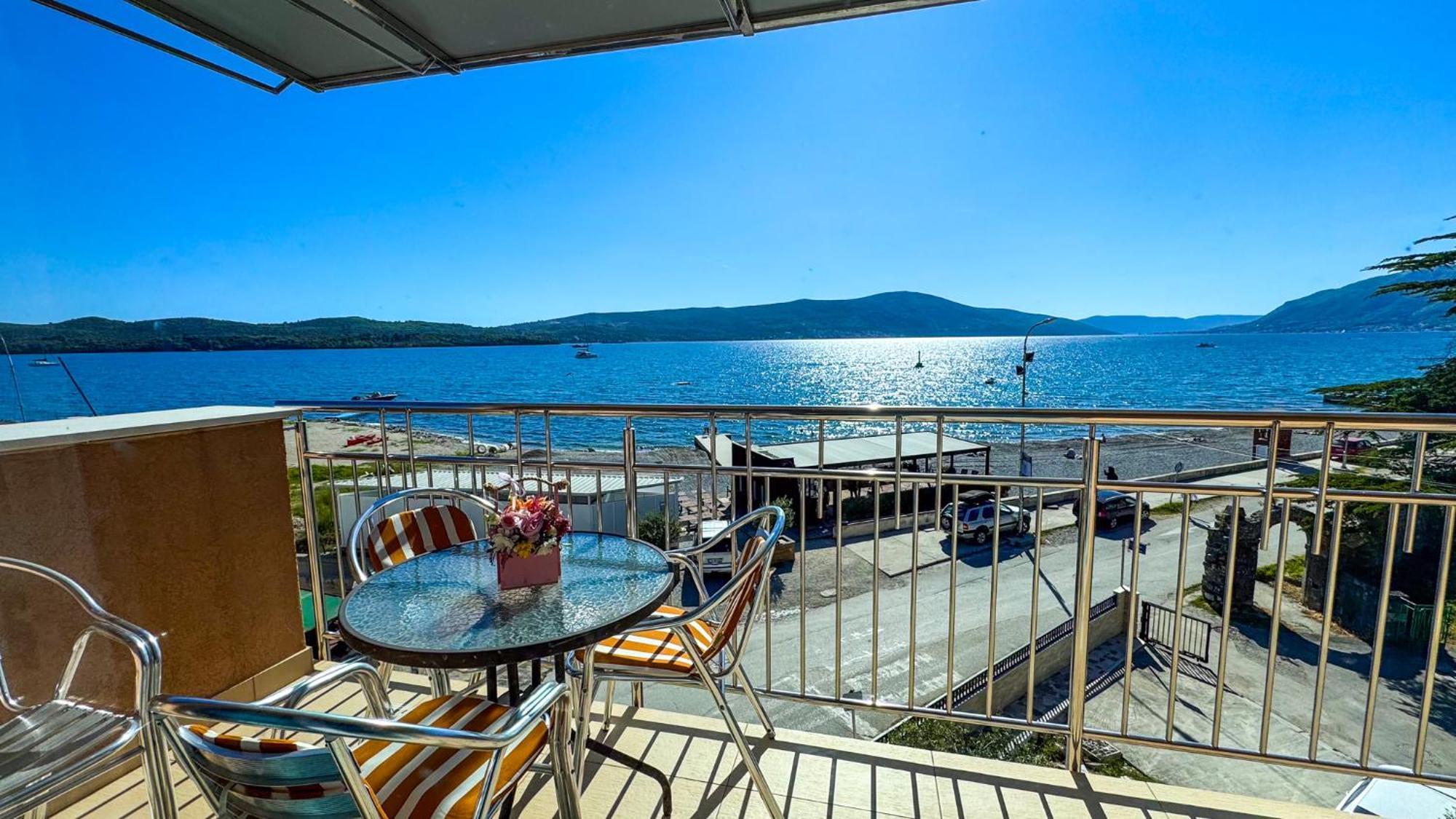 Qumi Apartments Tivat Bagian luar foto