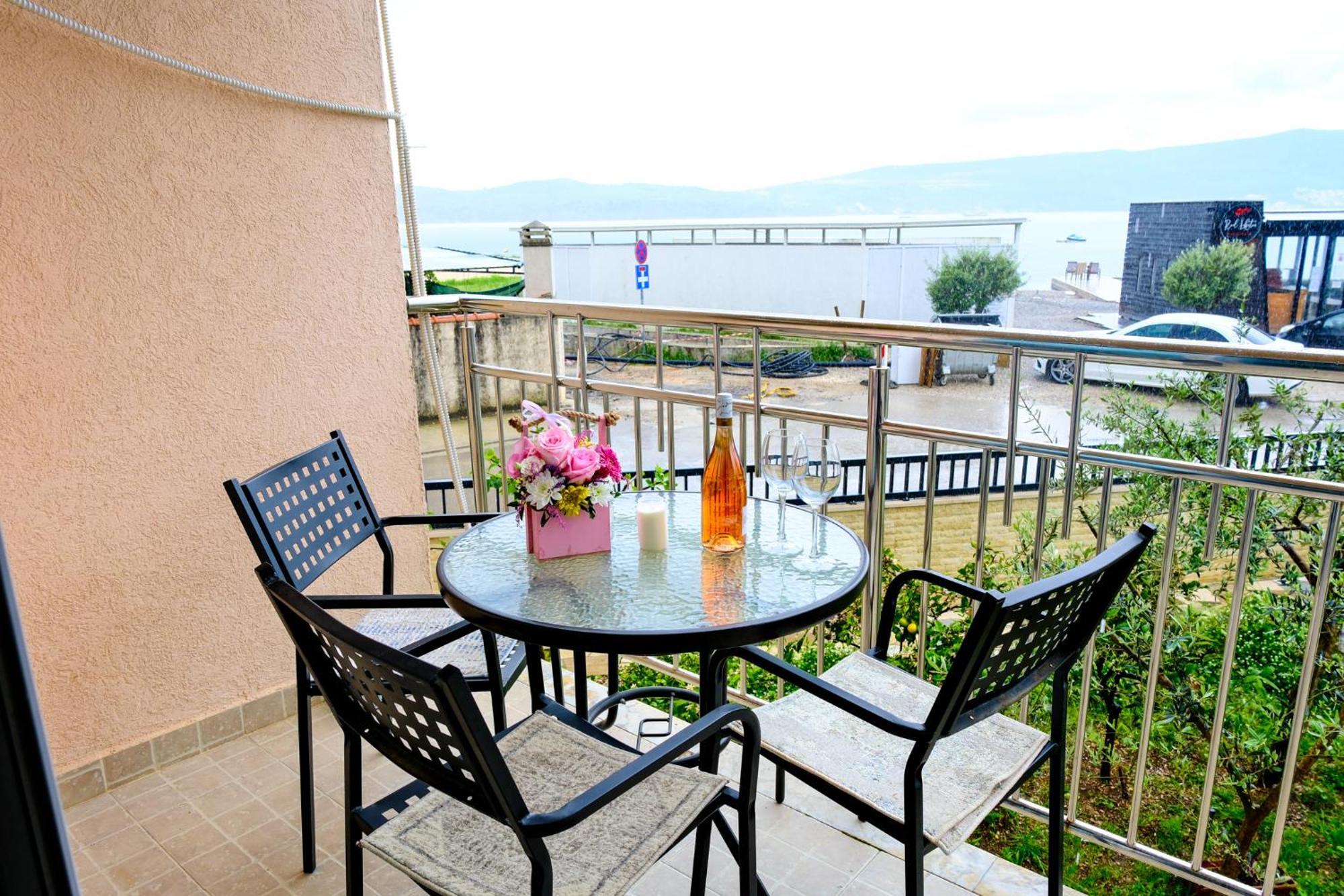 Qumi Apartments Tivat Bagian luar foto