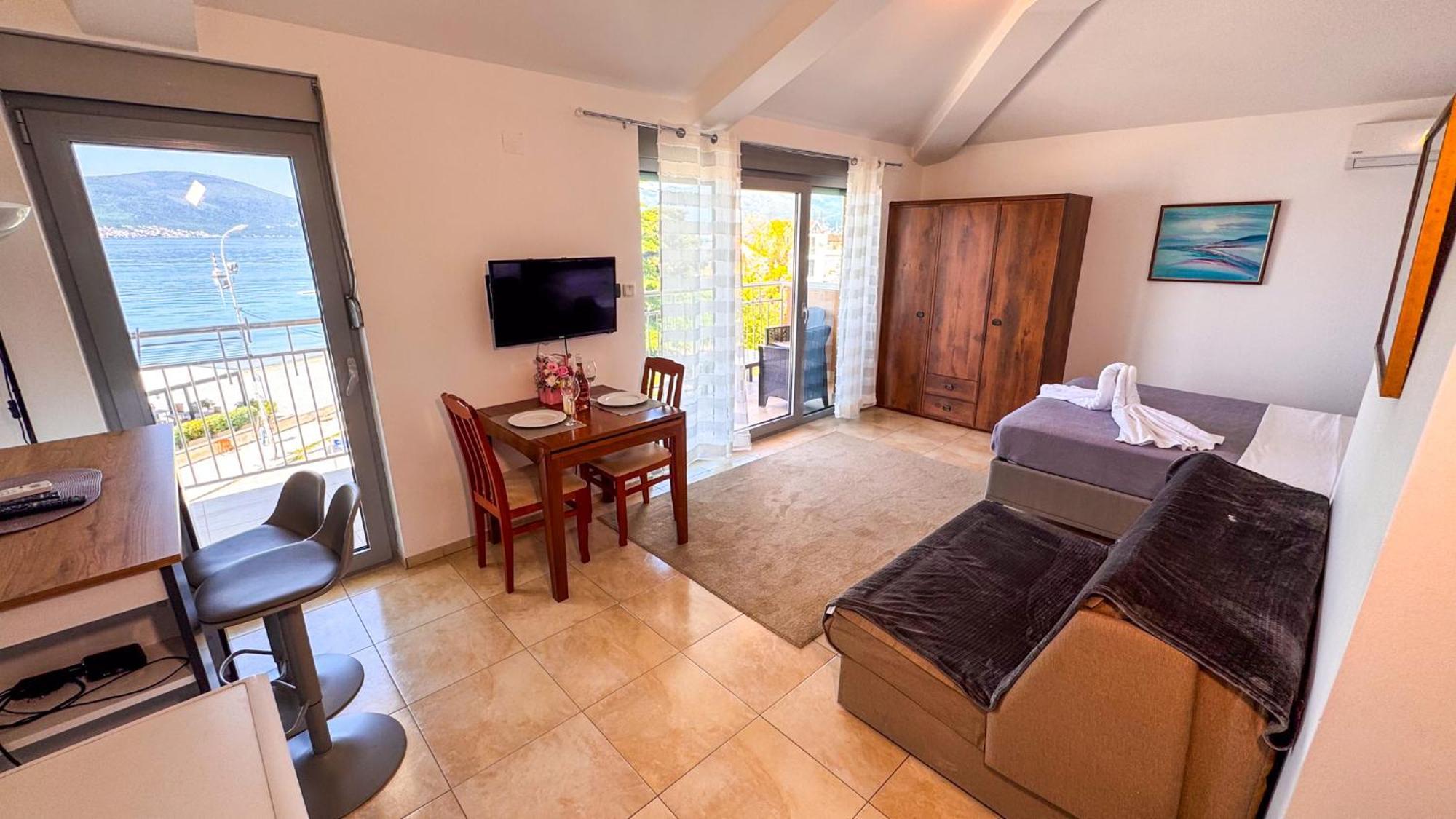 Qumi Apartments Tivat Bagian luar foto