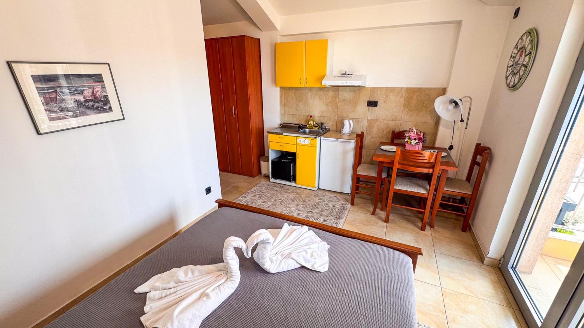 Qumi Apartments Tivat Bagian luar foto