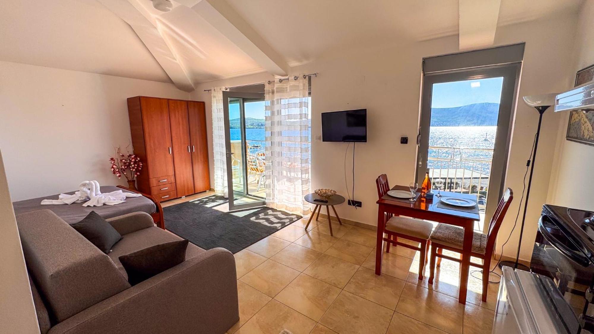 Qumi Apartments Tivat Bagian luar foto
