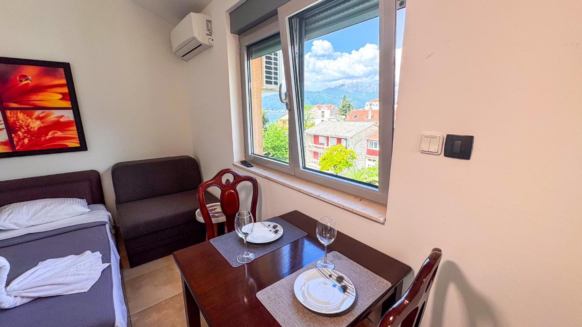 Qumi Apartments Tivat Bagian luar foto