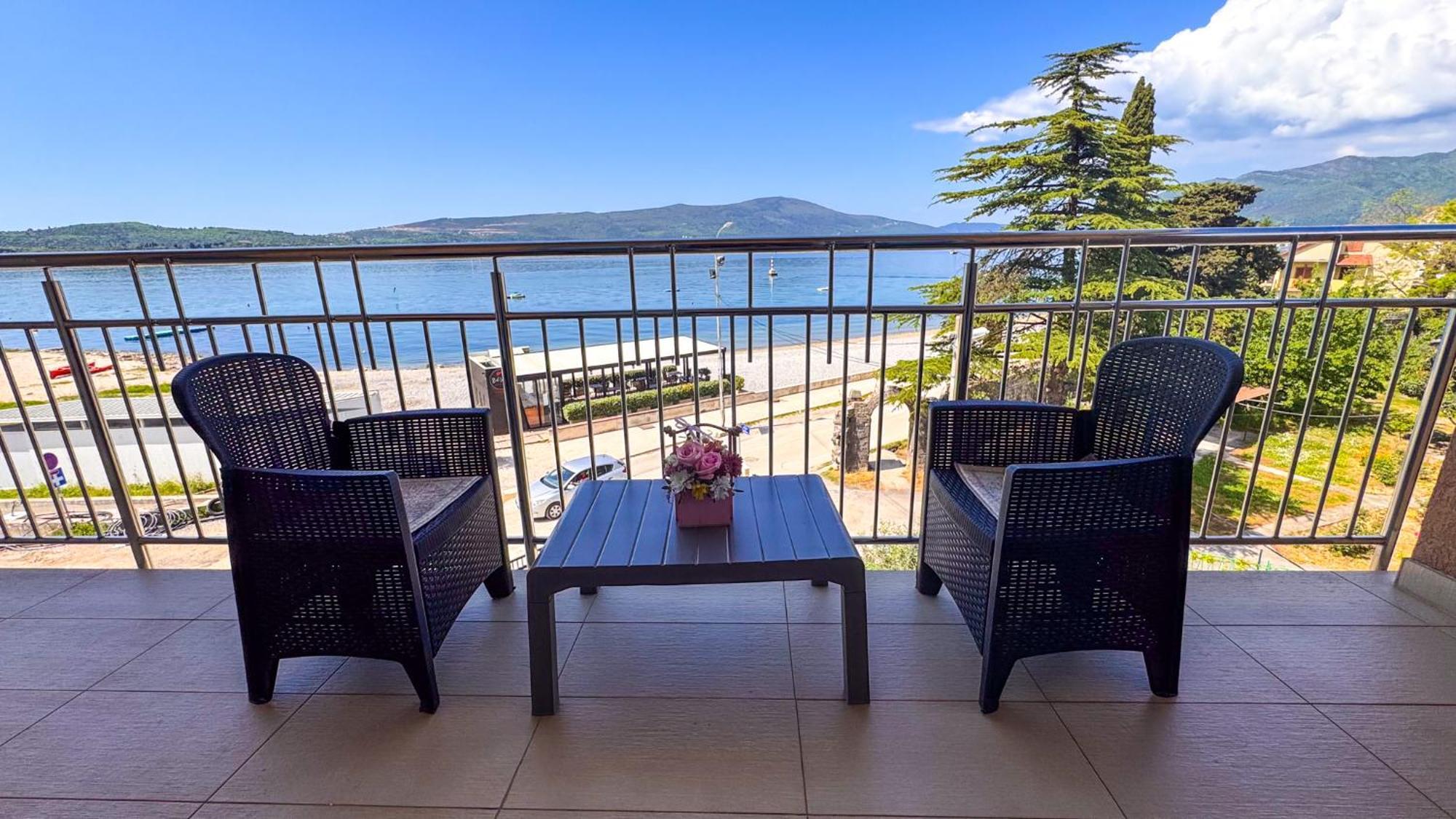 Qumi Apartments Tivat Bagian luar foto
