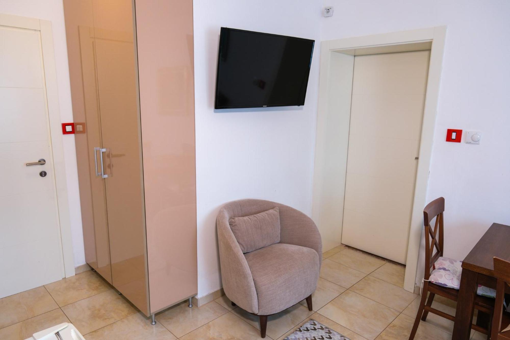 Qumi Apartments Tivat Bagian luar foto