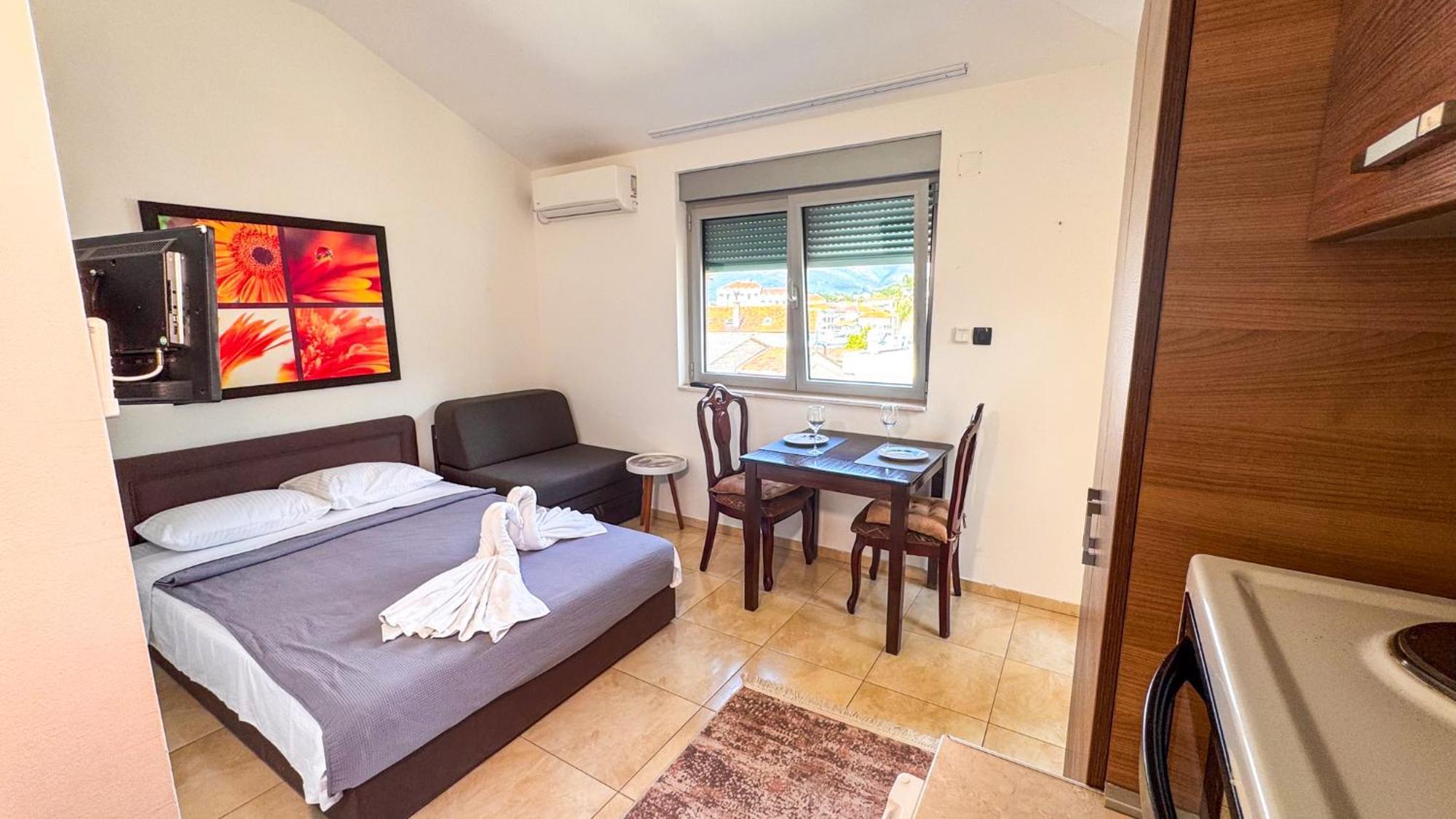 Qumi Apartments Tivat Bagian luar foto