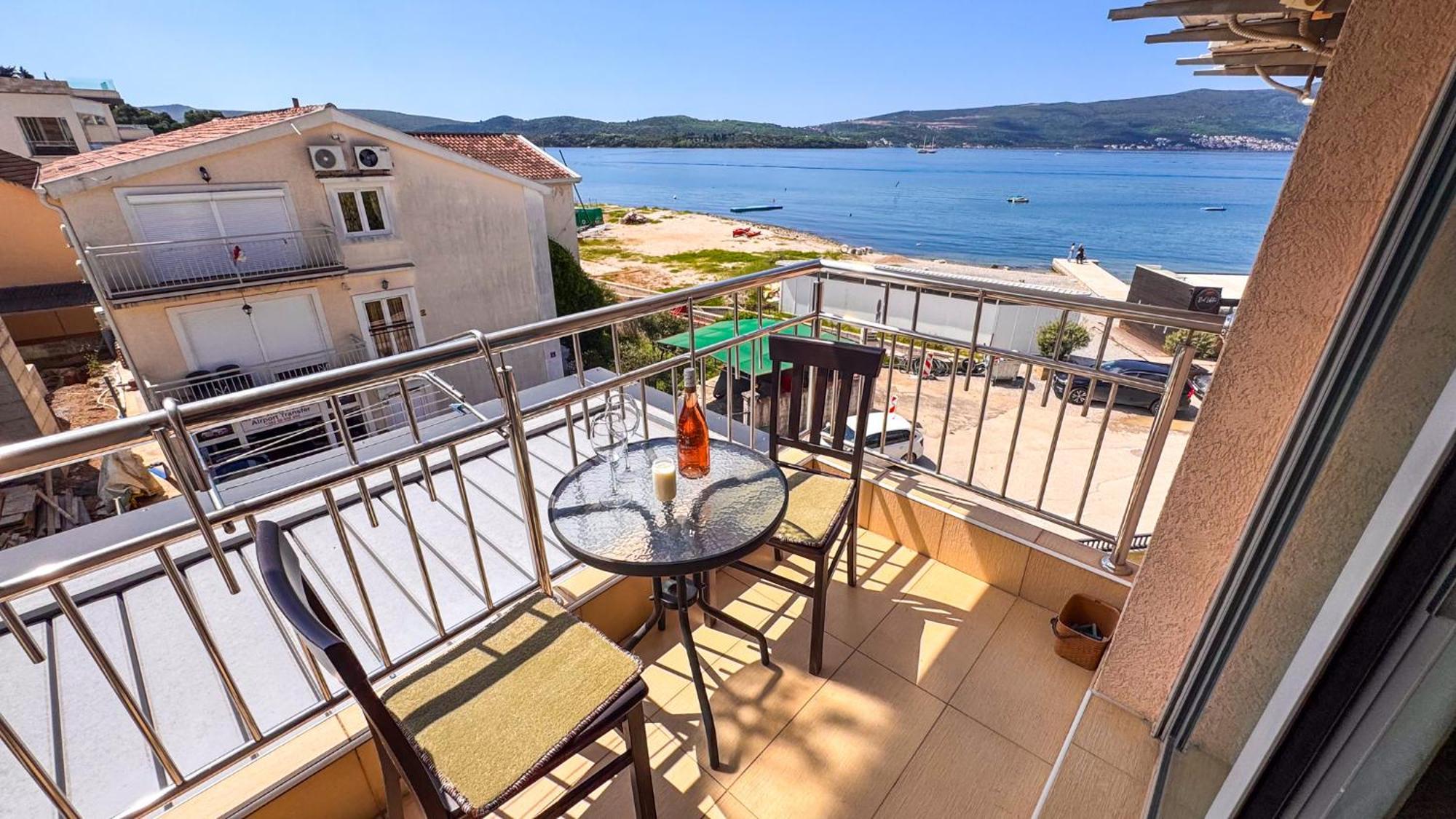 Qumi Apartments Tivat Bagian luar foto